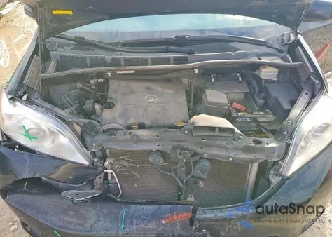 2016 Toyota Sienna Xle z USA, uszkodzony, nr VIN 5TDYK3DC2GS737839